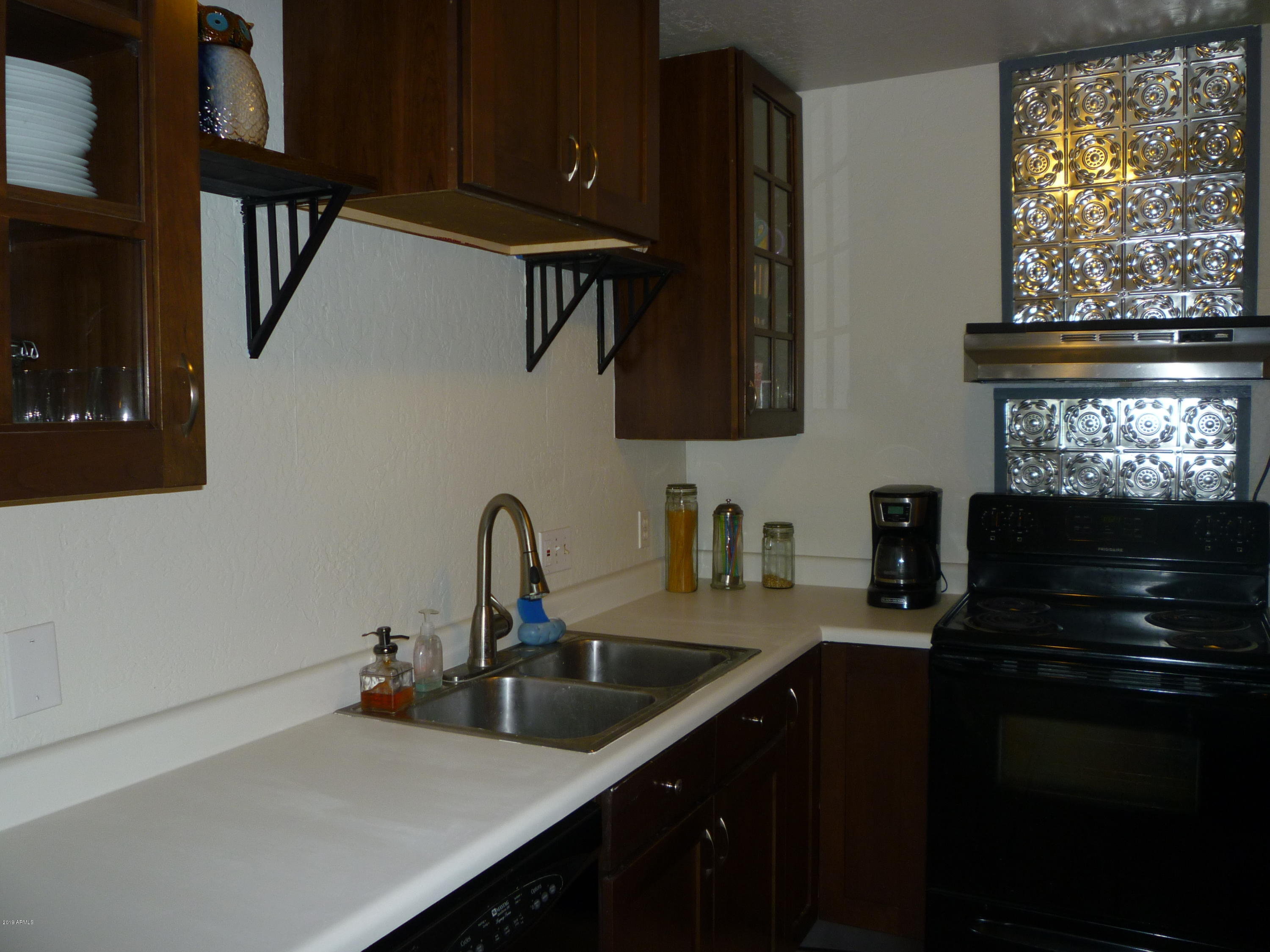 3054 West Cactus Road Phoenix, AZ 85029 - Photo 14 of 31 KITCHEN