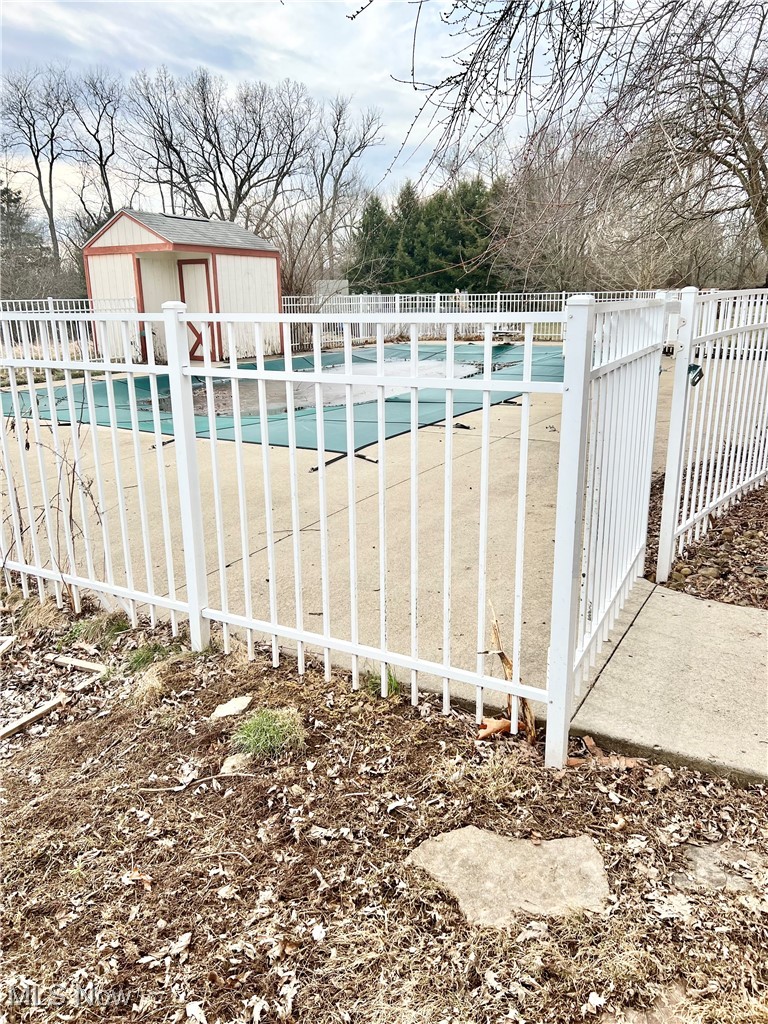 15317 Strader Road East Liverpool, OH 43920 - Photo 3 of 23 View of swimming pool