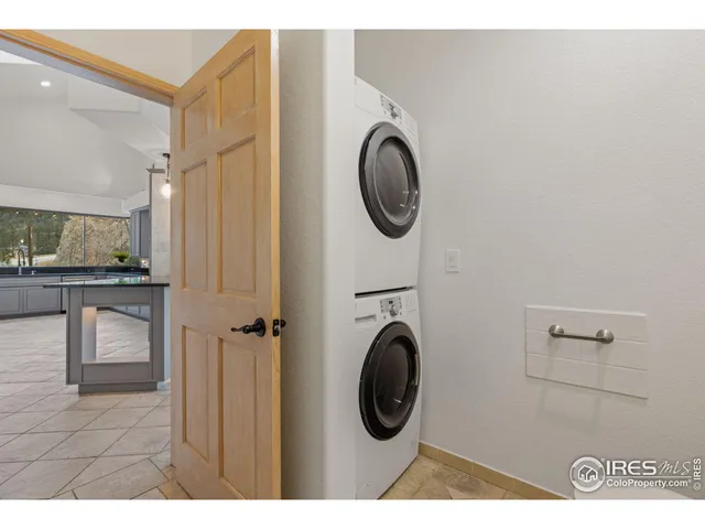 $1,399,000 | 11042 North St Vrain Drive, Lyons, CO 80540