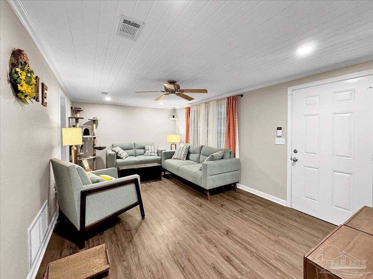 3750 Martin Street Pace, FL 32571 - Photo 7 of 37