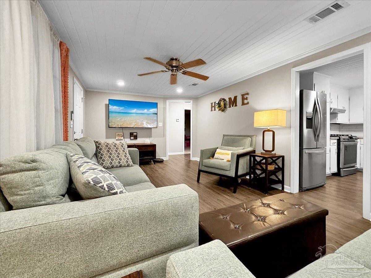 3750 Martin Street Pace, FL 32571 - Photo 8 of 37