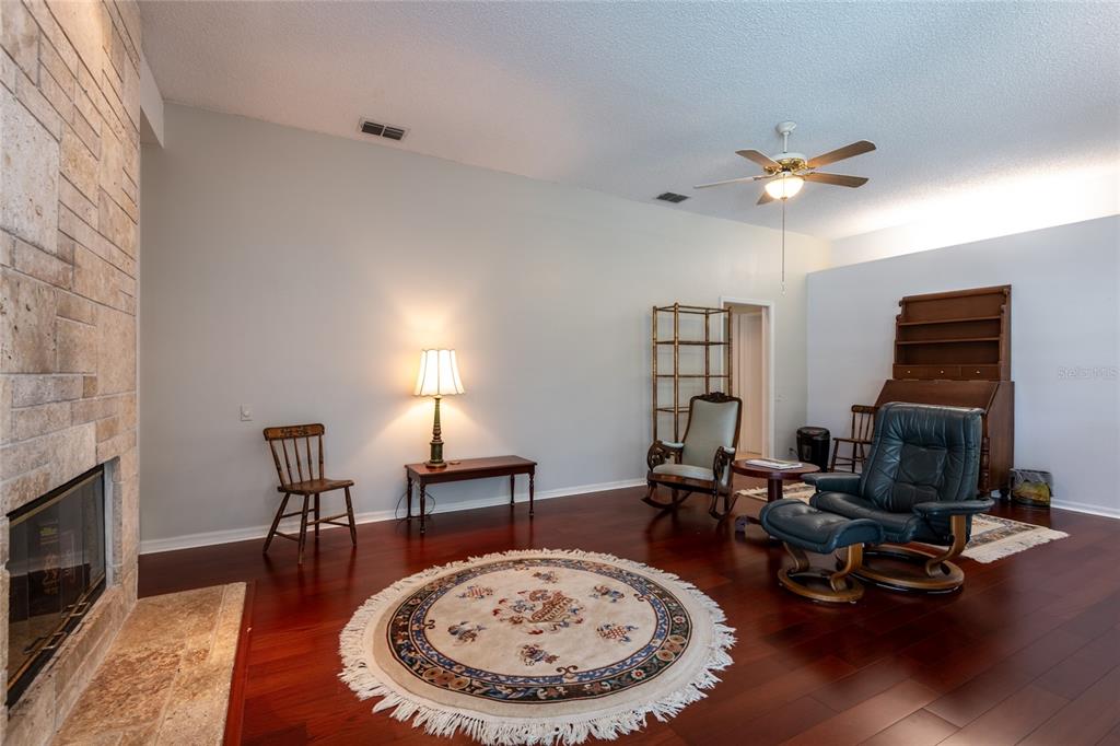 690 Weathersfield Drive Dunedin, FL 34698 - Photo 12 of 58