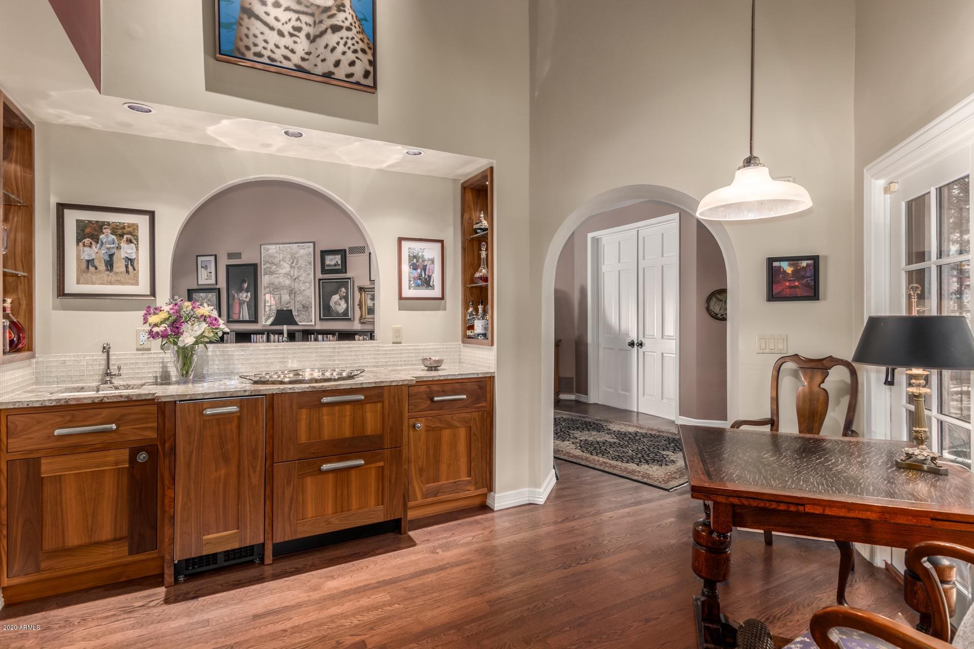 4450 East Camelback Road, Unit 7 Phoenix, AZ 85018 - Photo 16 of 50 wet bar