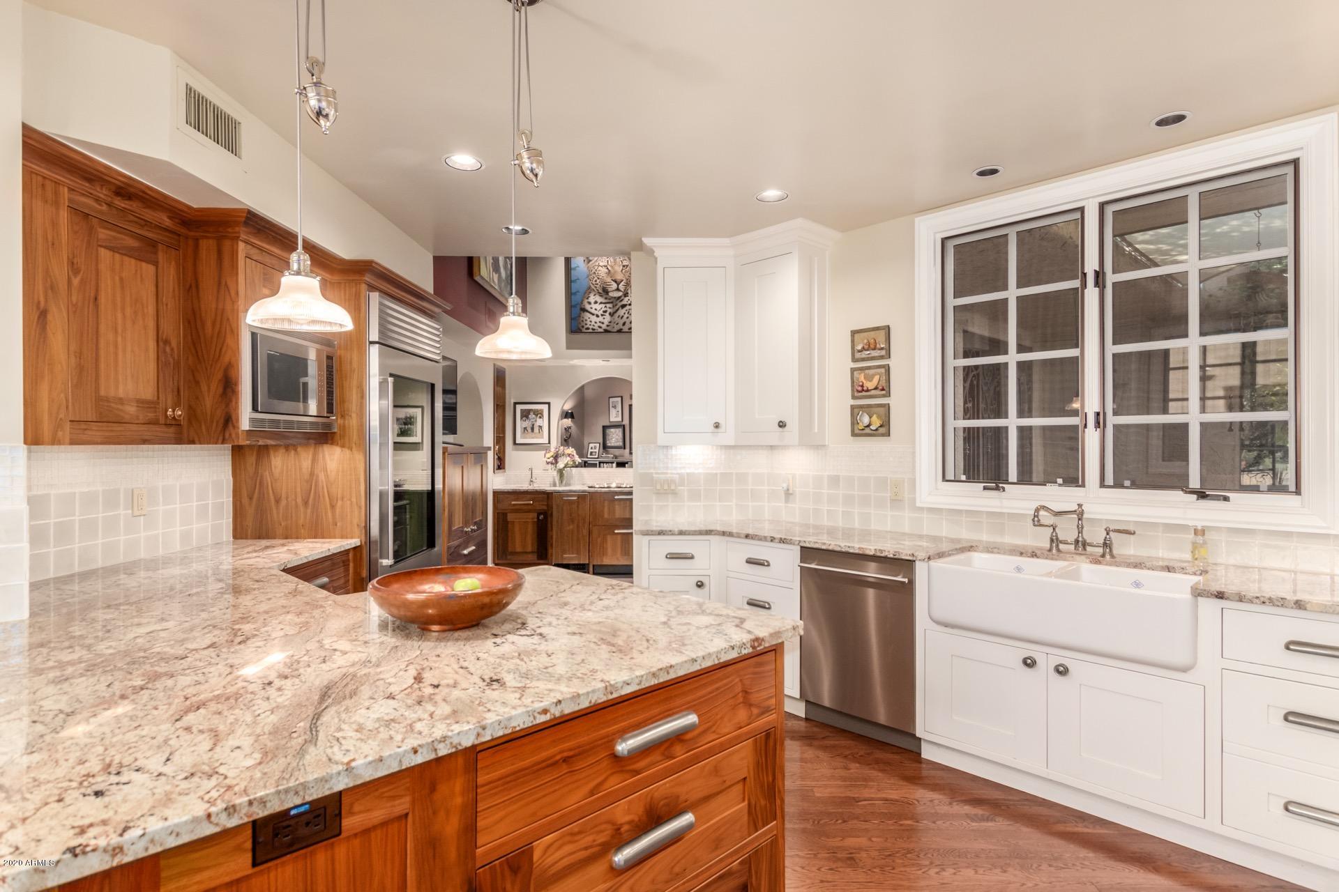 4450 East Camelback Road, Unit 7 Phoenix, AZ 85018 - Photo 19 of 50 kitchen