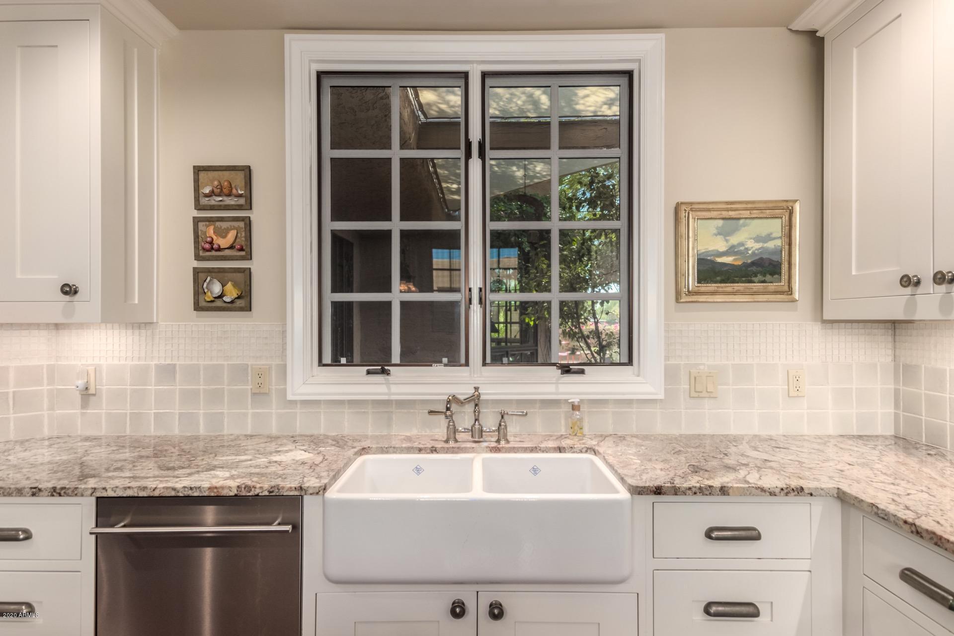 4450 East Camelback Road, Unit 7 Phoenix, AZ 85018 - Photo 20 of 50 Farmhouse sink