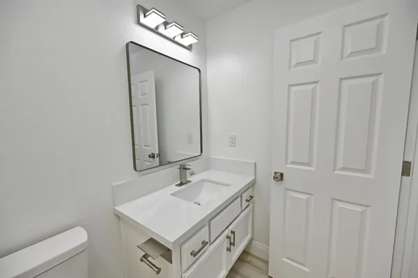 $699,900 | 878 North Ash Avenue, Clovis, CA 93611