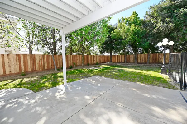 $699,900 | 878 North Ash Avenue, Clovis, CA 93611