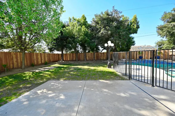 $699,900 | 878 North Ash Avenue, Clovis, CA 93611