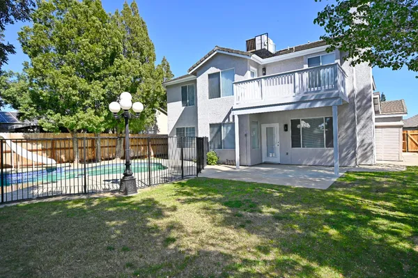 $699,900 | 878 North Ash Avenue, Clovis, CA 93611