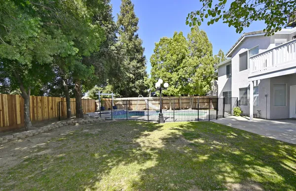 $699,900 | 878 North Ash Avenue, Clovis, CA 93611