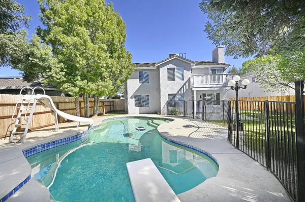 $699,900 | 878 North Ash Avenue, Clovis, CA 93611