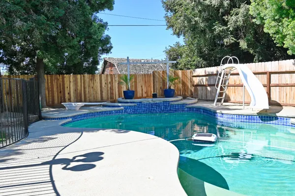 $699,900 | 878 North Ash Avenue, Clovis, CA 93611