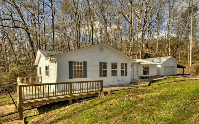94 East Highland Street Blue Ridge, GA 30513 - Photo 1 of 1 Main View