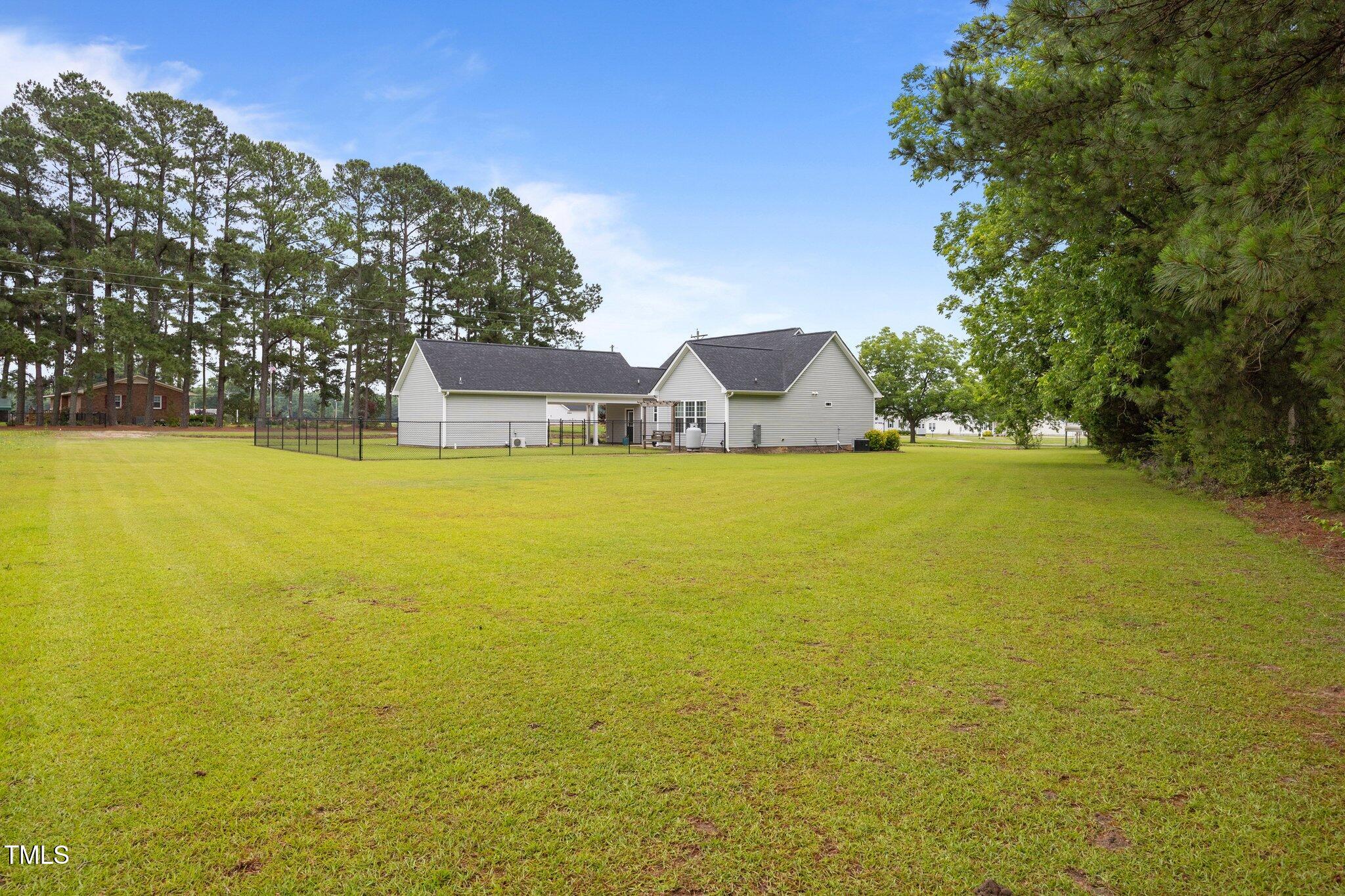 416 Fred Tew Road Dunn, NC 28334 - Photo 9 of 32 15-web-or-mls-IMG_5272