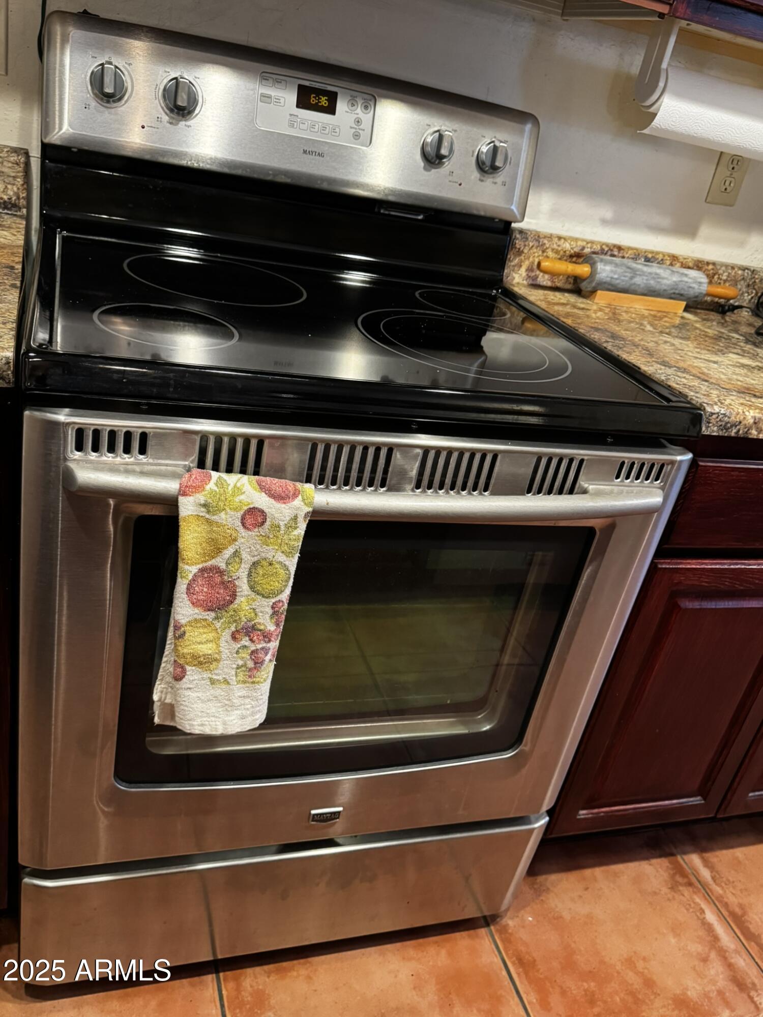 12123 West Bell Road, Unit 337 Surprise, AZ 85378 - Photo 14 of 50 a close view of stove