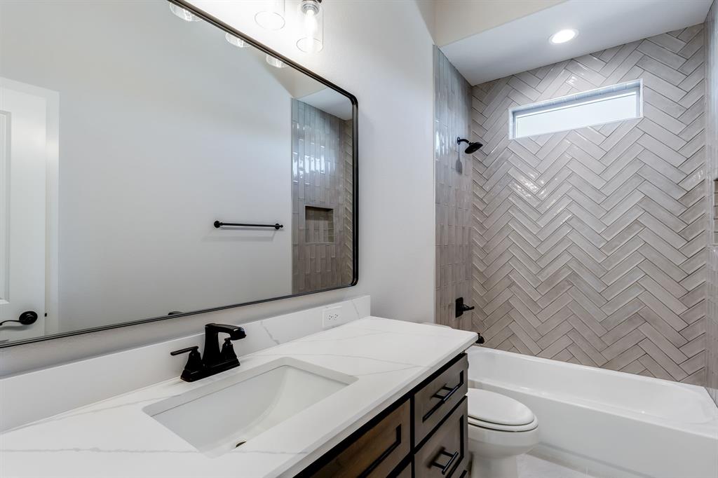 7017 Rnch Vw Place Springtown, TX 76082 - Photo 29 of 38 a bathroom with a sink and a mirror