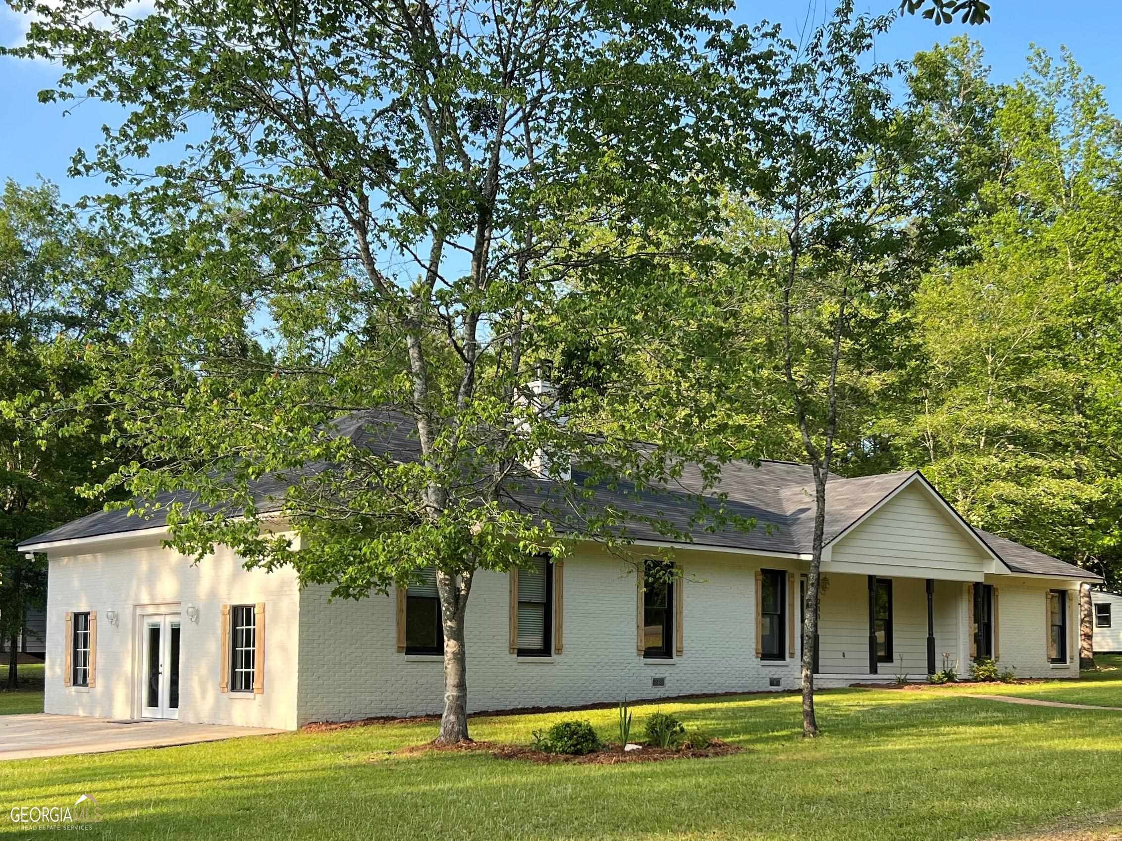 211 Sullivan Circle Pine Mountain, GA 31822 - Photo 1 of 1 a front view of a house with a yard