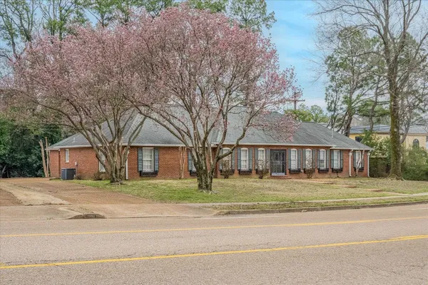 $1,900 | 356 Perkins Extension, Unit 356, Memphis, TN 38117