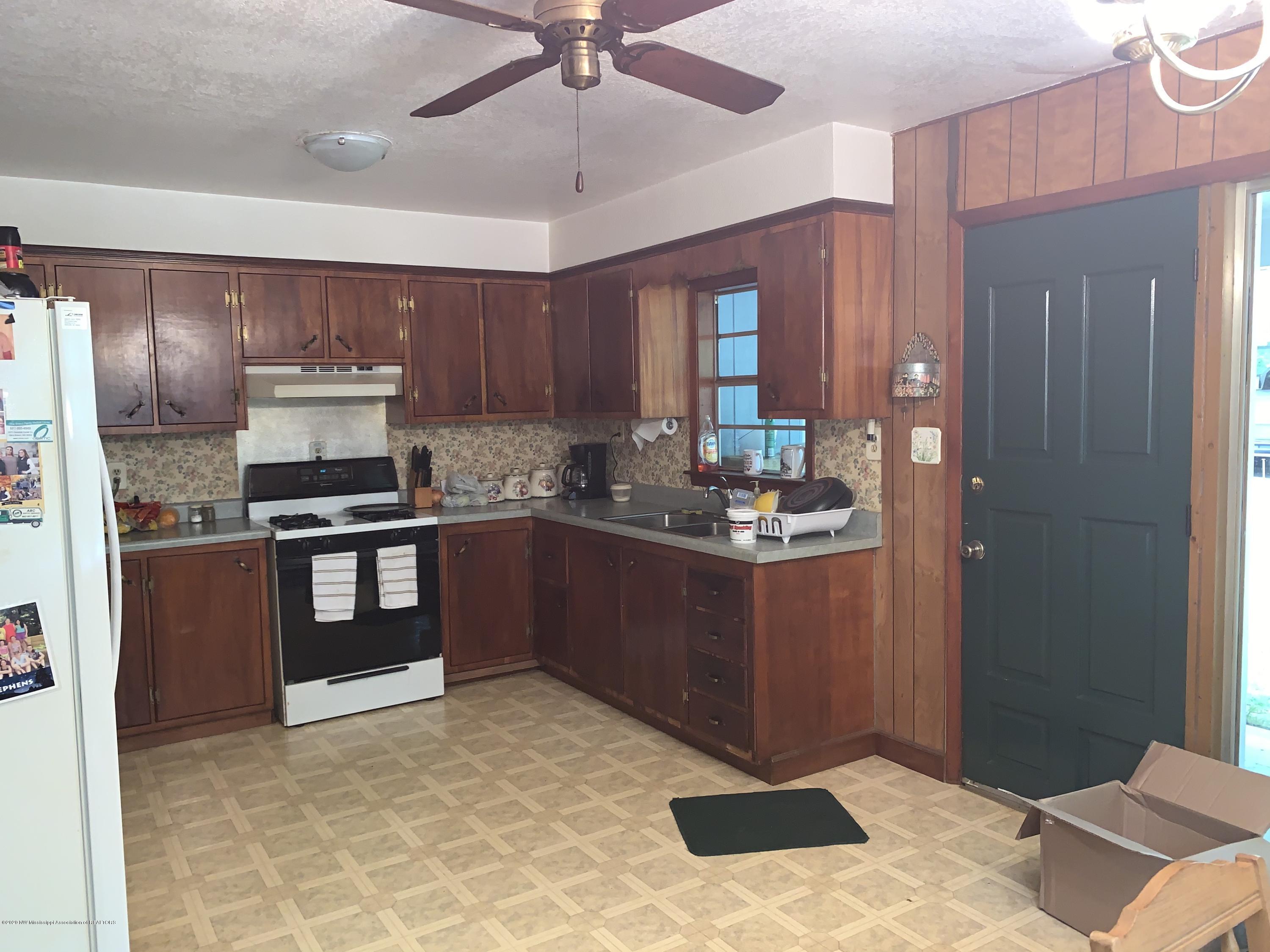 805 Stonewall Road Byhalia, MS 38611 - Photo 5 of 28 IMG_4099