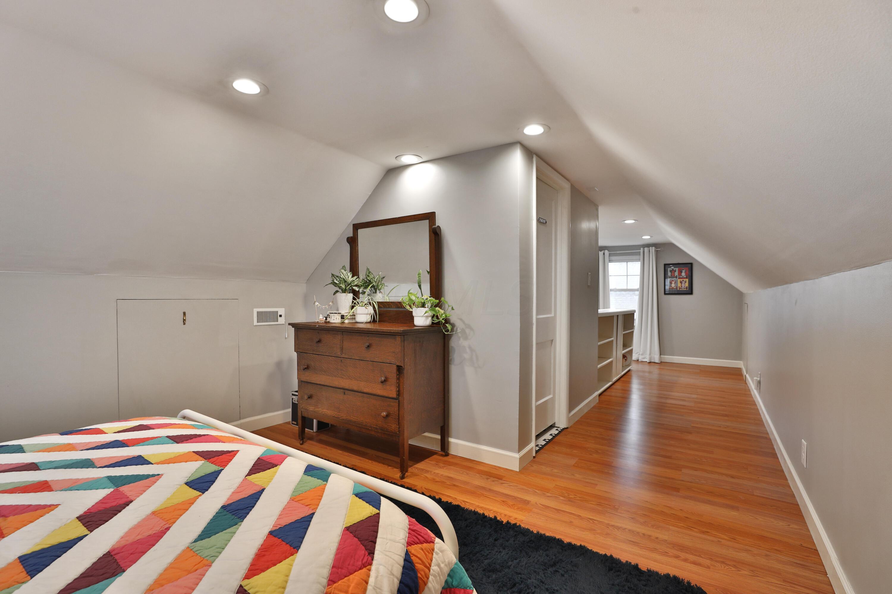 562 Northridge Road Columbus, OH 43214 - Photo 26 of 45 Bedroom 3