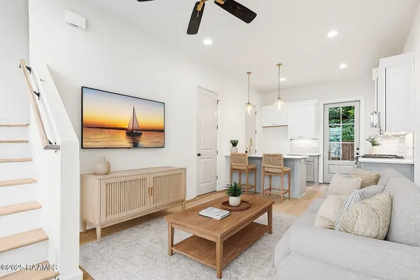 $1,825 | 216 Steiner Oaks, Lafayette, LA 70508