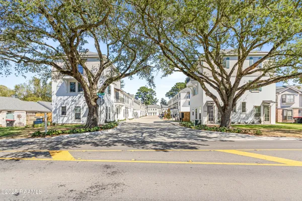 $1,825 | 216 Steiner Oaks, Lafayette, LA 70508