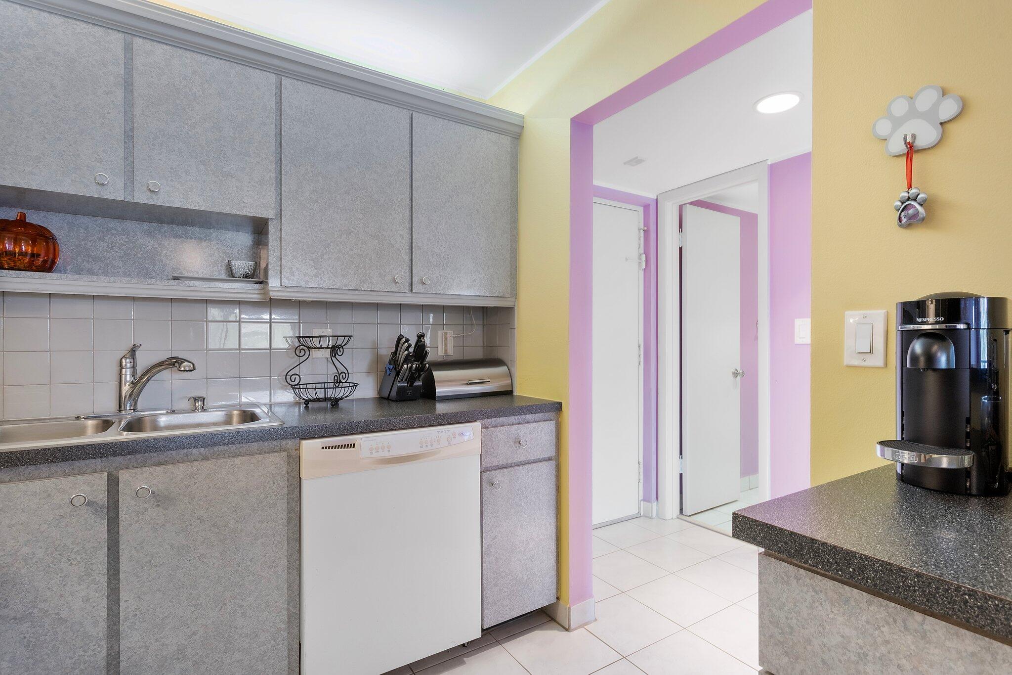 9355 Southwest 8th Street, Unit 320 Boca Raton, FL 33428 - Photo 23 of 31 25-web-or-mls-0E2A5708