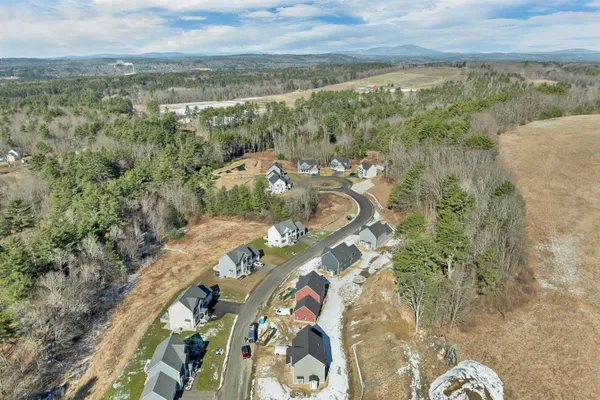 $704,900 | 10 Shelburne Lane, Concord, NH 03301