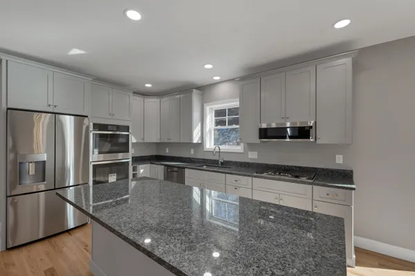 $704,900 | 10 Shelburne Lane, Concord, NH 03301