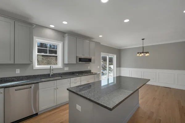 $704,900 | 10 Shelburne Lane, Concord, NH 03301