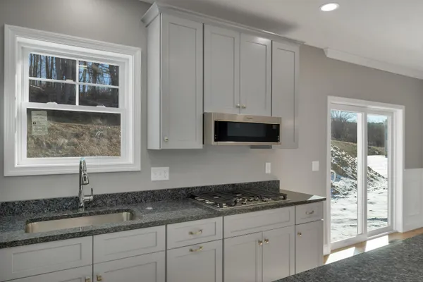 $704,900 | 10 Shelburne Lane, Concord, NH 03301