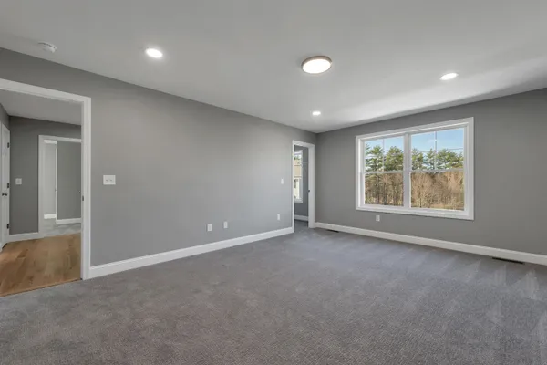 $704,900 | 10 Shelburne Lane, Concord, NH 03301