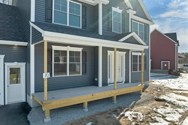 $704,900 | 10 Shelburne Lane, Concord, NH 03301