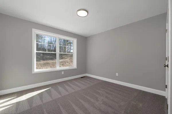 $704,900 | 10 Shelburne Lane, Concord, NH 03301