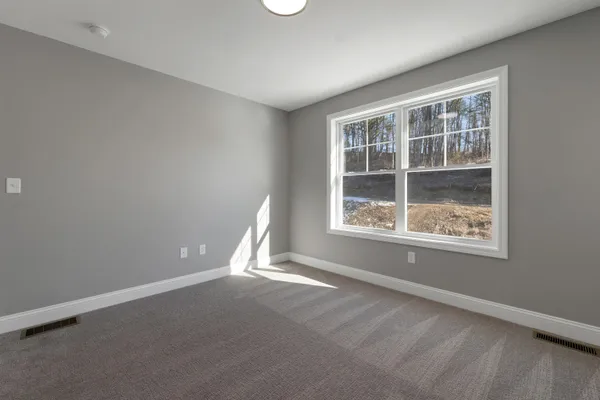 $704,900 | 10 Shelburne Lane, Concord, NH 03301