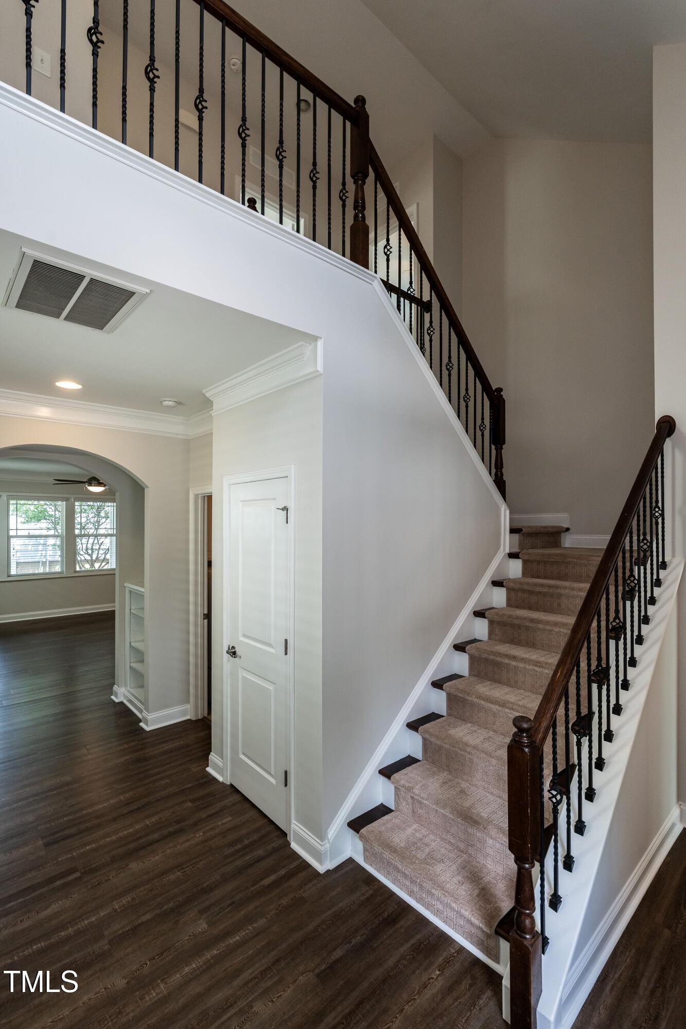5638 Wade Park Boulevard Raleigh, NC 27607 - Photo 12 of 38 006-original-foyer