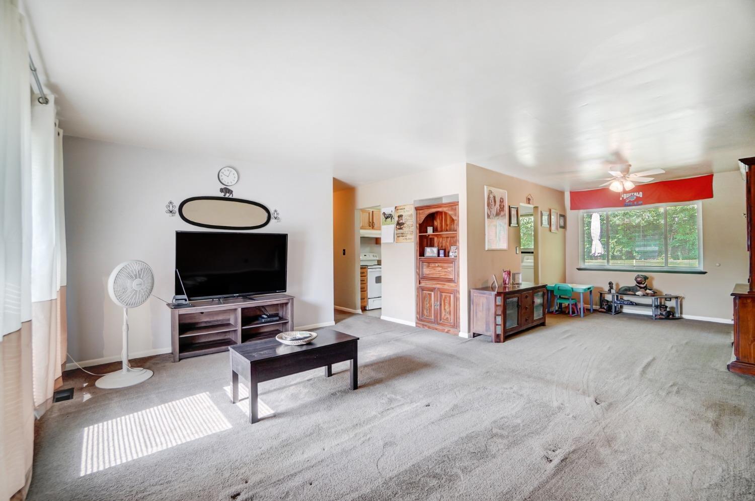 11459 Kenn Road Forest Park, OH 45240 - Photo 5 of 27