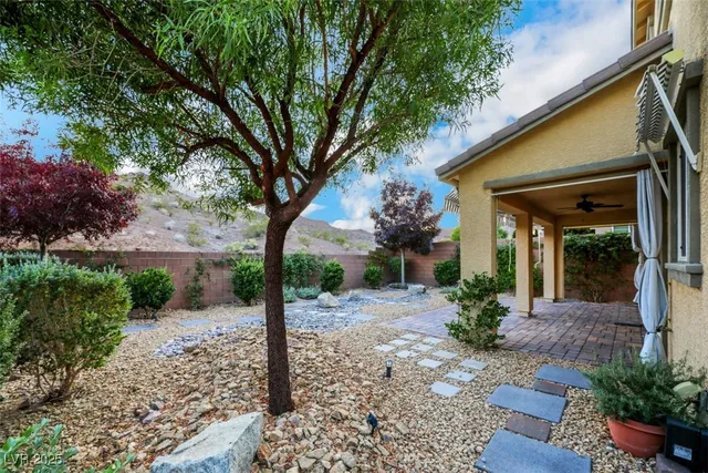 $2,525 | 173 Brighton Hills Court, Henderson, NV 89002