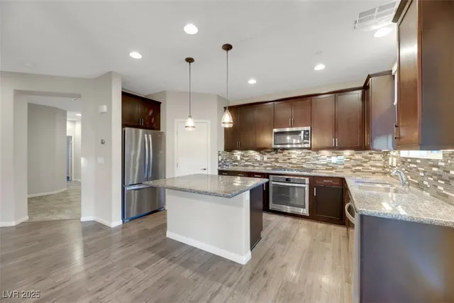 $2,525 | 173 Brighton Hills Court, Henderson, NV 89002