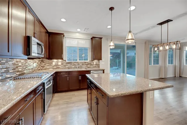 $2,525 | 173 Brighton Hills Court, Henderson, NV 89002