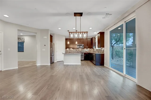 $2,525 | 173 Brighton Hills Court, Henderson, NV 89002