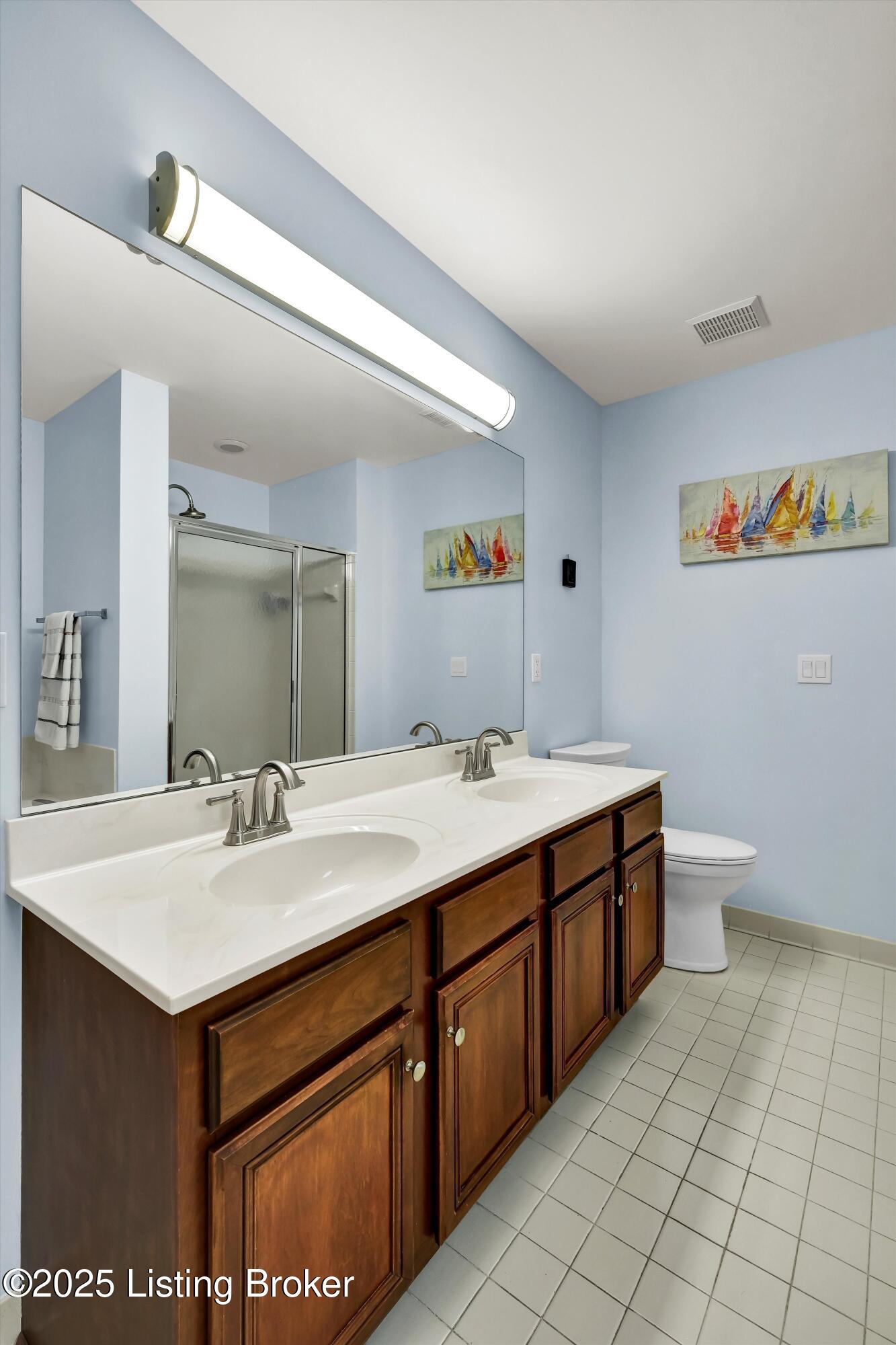 8312 Lacevine Road Louisville, KY 40220 - Photo 22 of 46 Primary bath