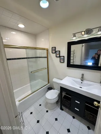 $3,000 | 1465 East Putnam Avenue, Unit 113, Old Greenwich, CT 06870