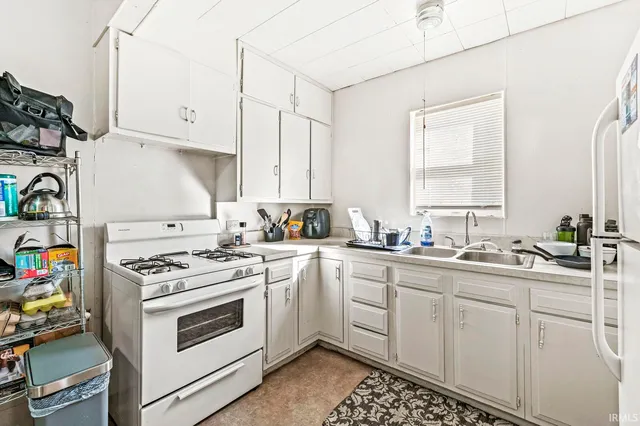 $194,900 | 122 Crescent Street, Goshen, IN 46528