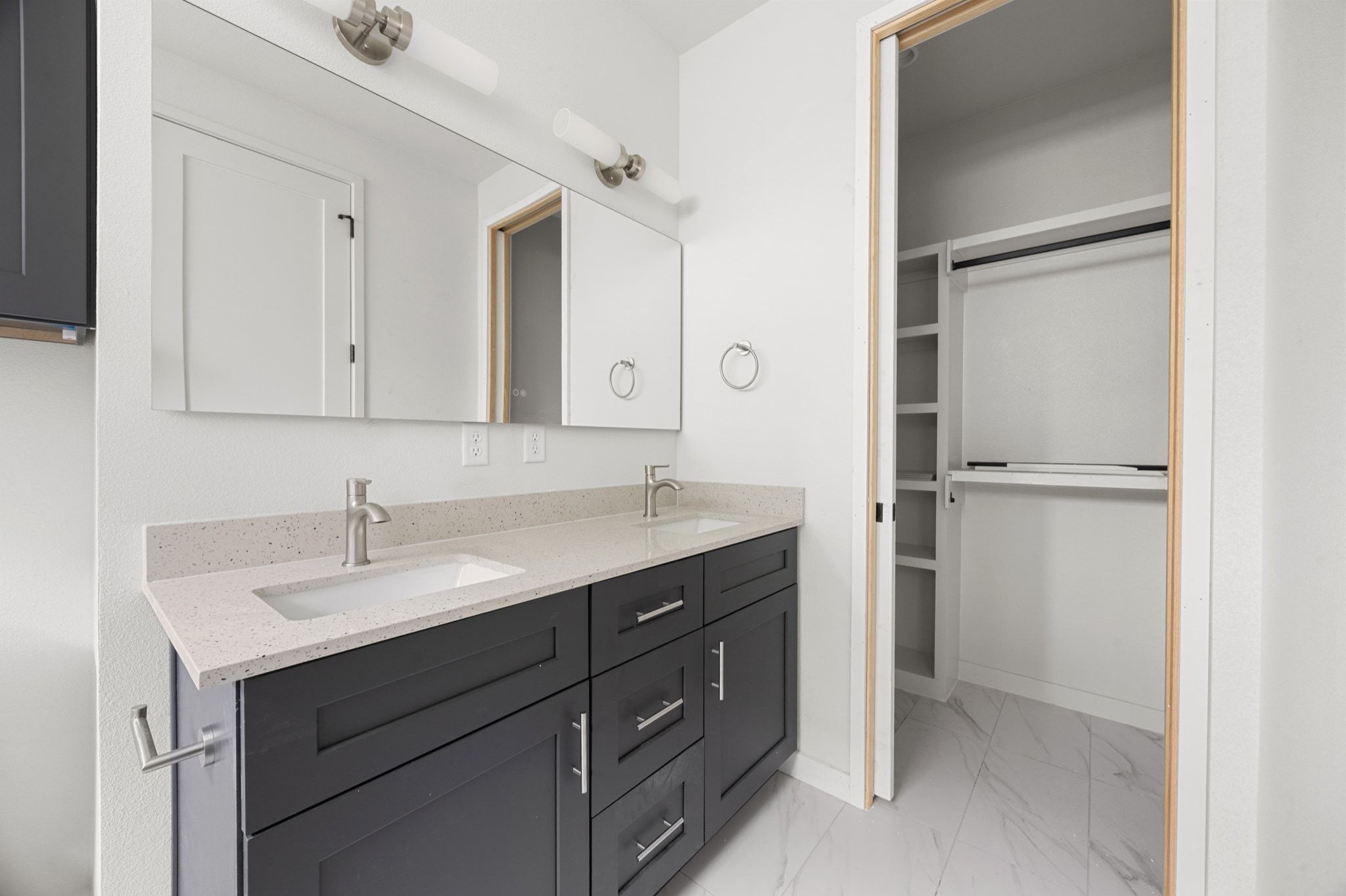 1709 Maple Avenue, Unit 2B Austin, TX 78702 - Photo 20 of 28 Photo is a mirrored image of Unit 2A