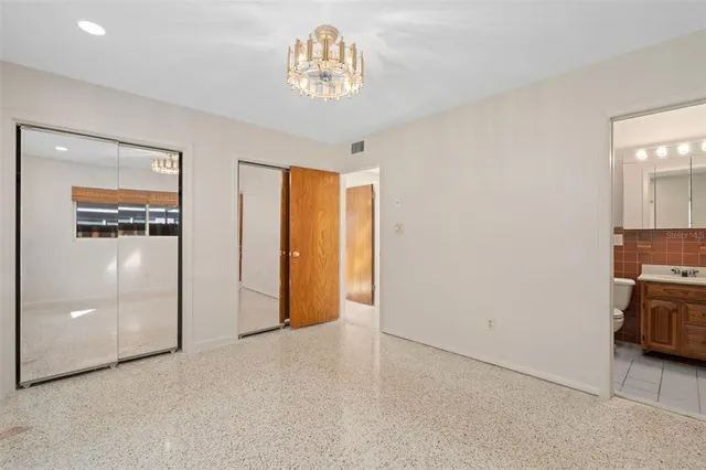 a view of empty room with window