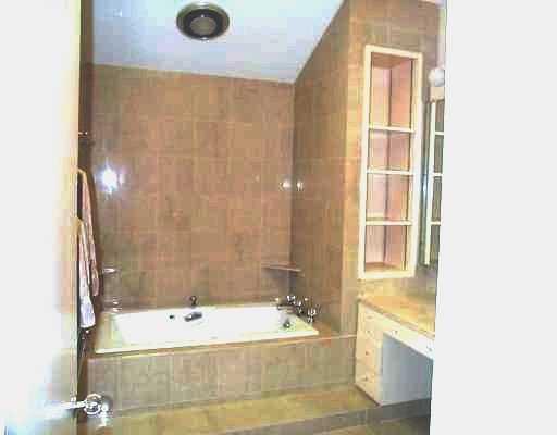 6 Edgewood Road Fox Chapel, PA 15215 - Photo 5 of 8 Master Bath/Spa.