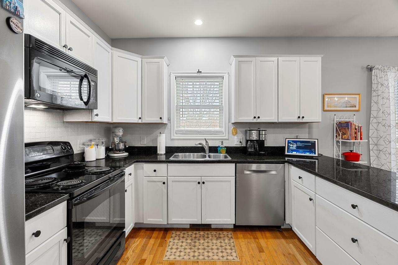 12 Mill Pond Road Brentwood, NH 03833 - Photo 7 of 41