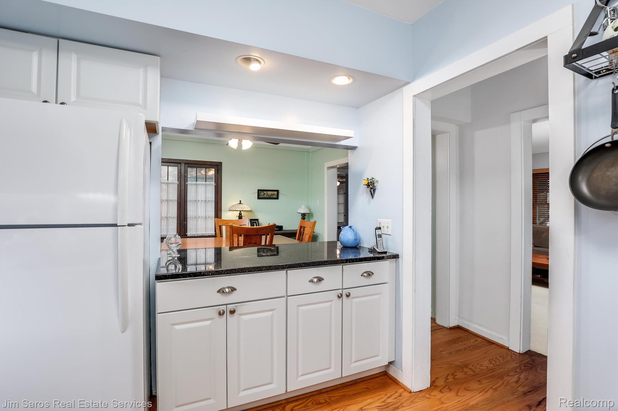 808 Barrington Road Grosse Pointe, MI 48230 - Photo 9 of 28 Gallery Image 9
