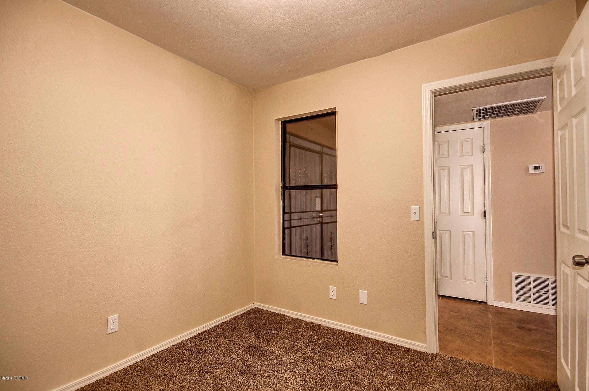 302 West King Road Tucson, AZ 85705 - Photo 16 of 26 an empty room with windows and closet
